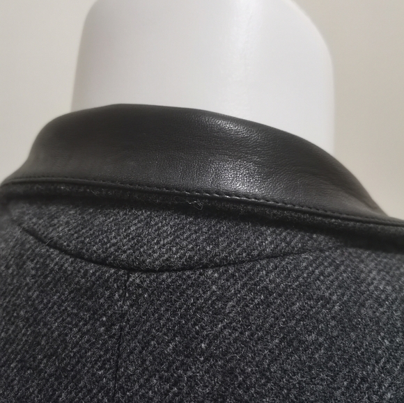 PRADA 100 %WOOL WOMEN'S LONG COAT. - Picture 13 of 16